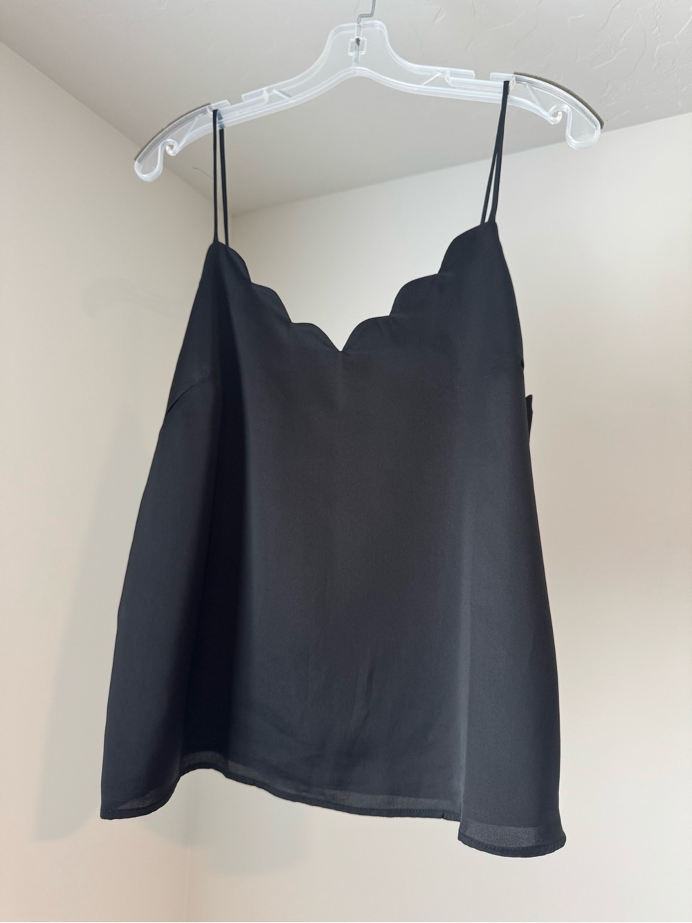 Lulu’s Black Scalloped Satin Tank Top Medium